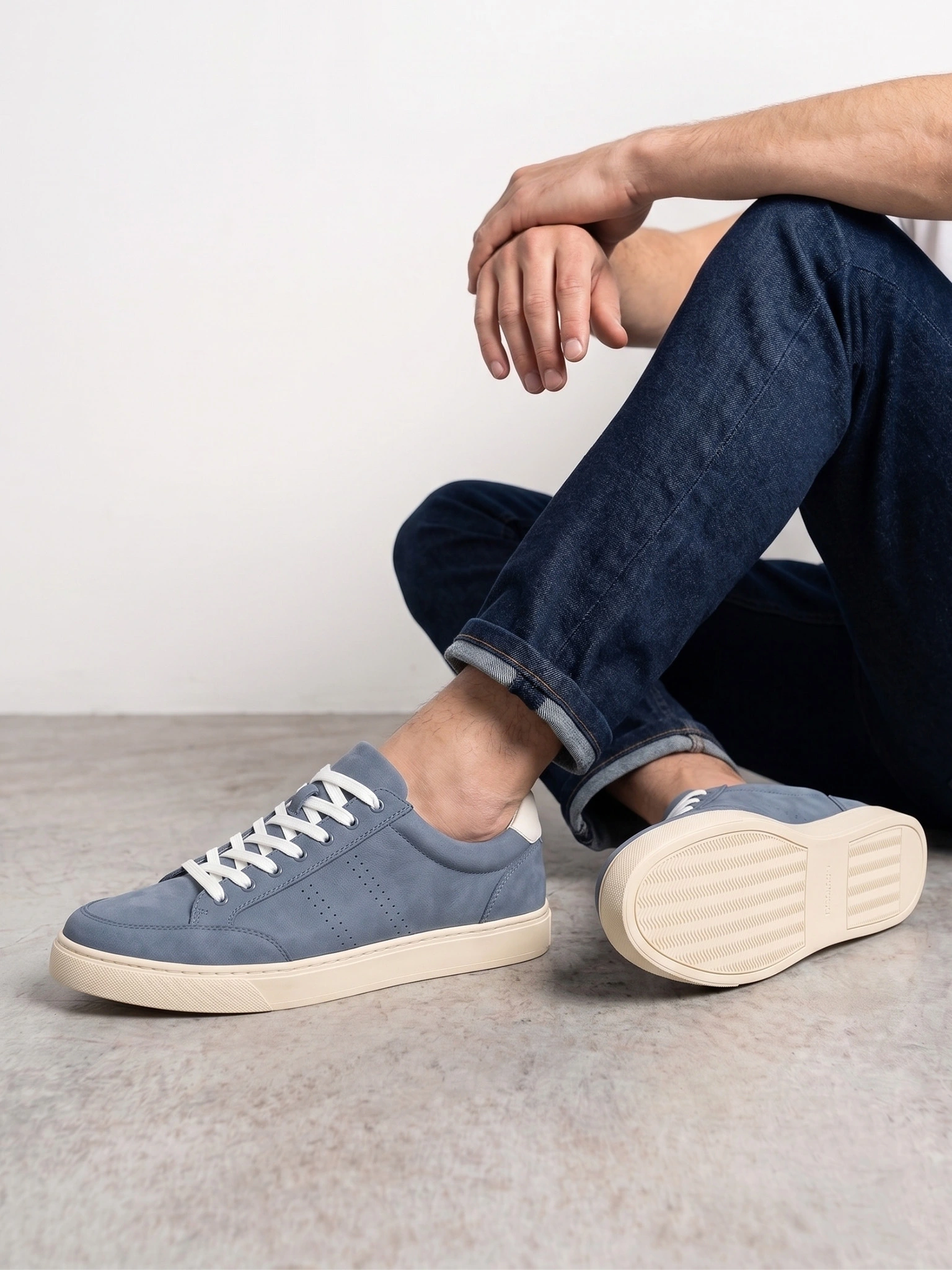 Кеды синего цвета на низкой подошве